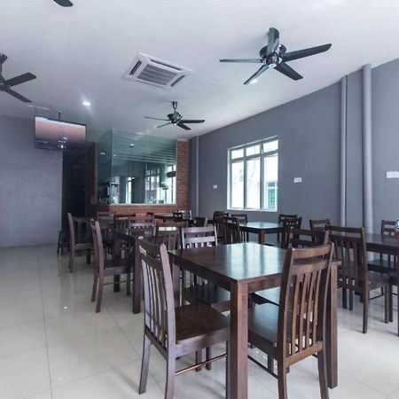Hotel Iskandar Seri Iskandar Esterno foto