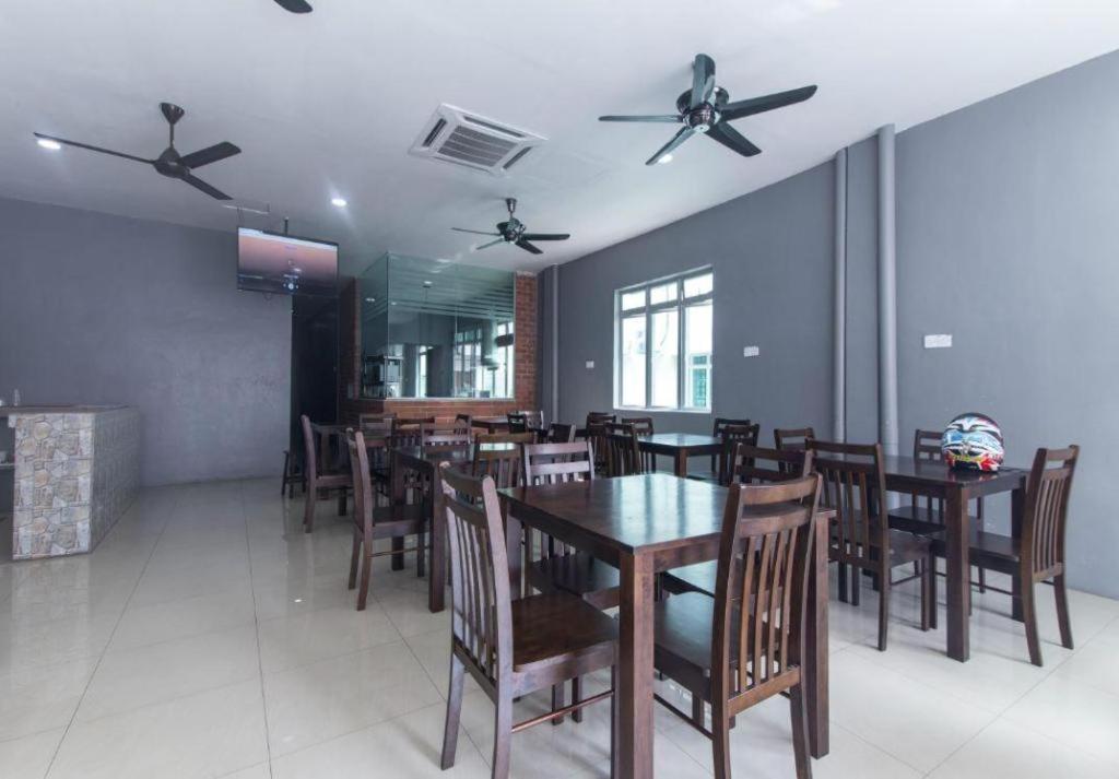 Hotel Iskandar Seri Iskandar Esterno foto